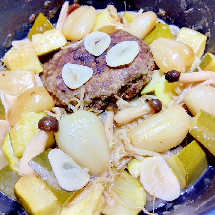 らっきょうズッキーニしめじ黒豆もやしハンバーグ蒸し